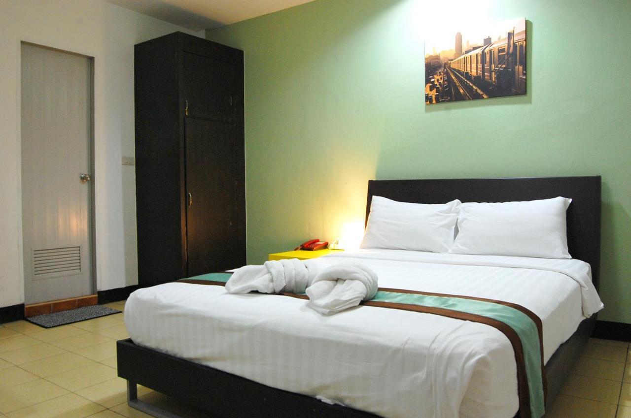 Yadoya @ Thonglor Hotel Банкок Екстериор снимка